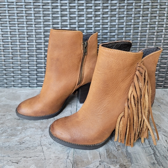 Steve Madden Shoes - NWOT Steve Madden Women's Woodstock Fringe Western